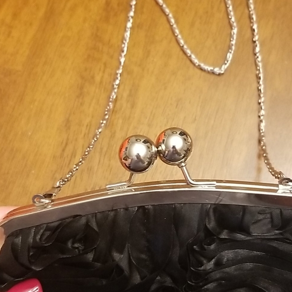 $5 ITEM. Black and silver evening bag. MUST BUNDLE WITH TWO OTHER ITEMS - Picture 5 of 8